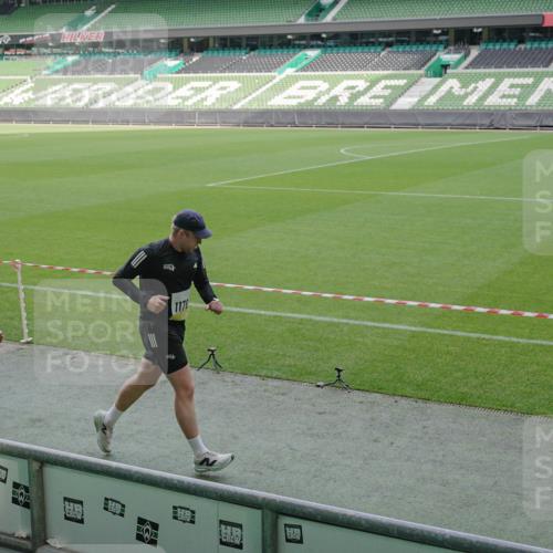 05.10.2025 - 20. swb-Marathon Bremen Michael Burmester http://msf.ph/oto/9229462 05.10.2025 10:28:11 Laufen im Stadion 1138, 7414, 9200, 9206, 9207, 9216, 9222, 9223, 9244, 9293, 9298, 9366, 9377, 9397, 9406, 9413, 9546, 9665, 9706, 9955, 10047, 10177, 10211, 10266, 10268, 10303, 10319, 10350, 10382, 10428, 10452, 10509, 10637, 10661, 10667, 10676, 10688, 10789, 10850, 10858, 10931, 10953, 11104, 11167, 11189, 11244, 11268, 11299, 11327, 11462, 11498, 11513, 11579, 11628, 11678, 11705, 9339, 9500, 9670, 9709, 9711, 10634, 10639, 10750, 10947 meine-sportfotos.de