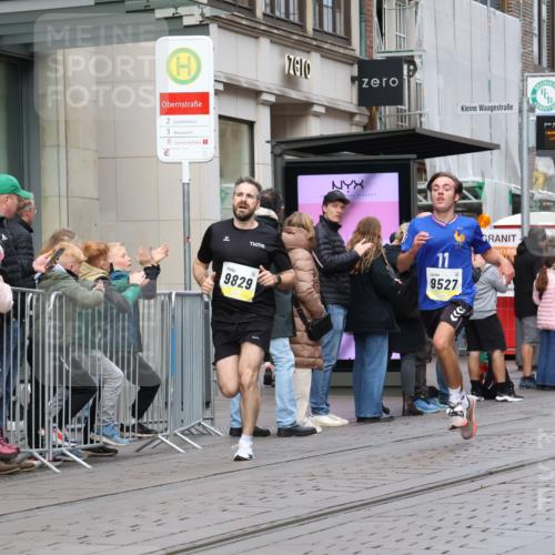 05.10.2025 - 20. swb-Marathon Bremen Strokosch-Dieckow http://msf.ph/oto/9229481 05.10.2025 10:36:28 Ziel 9429, 9527, 9829, 9833, 10425, 9429, 9527, 9829, 9833, 10425 meine-sportfotos.de