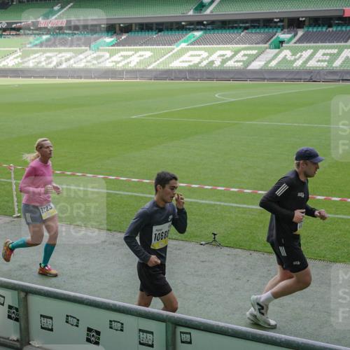 05.10.2025 - 20. swb-Marathon Bremen Michael Burmester http://msf.ph/oto/9229485 05.10.2025 10:28:11 Laufen im Stadion 1138, 7414, 9200, 9206, 9207, 9216, 9222, 9223, 9244, 9293, 9298, 9366, 9377, 9397, 9406, 9413, 9546, 9665, 9706, 9955, 10047, 10177, 10211, 10266, 10268, 10303, 10319, 10350, 10382, 10428, 10452, 10509, 10637, 10661, 10667, 10676, 10688, 10789, 10850, 10858, 10931, 10953, 11104, 11167, 11189, 11244, 11268, 11299, 11327, 11462, 11498, 11513, 11579, 11628, 11678, 11705, 9339, 9500, 9670, 9709, 9711, 10634, 10639, 10750, 10947 meine-sportfotos.de