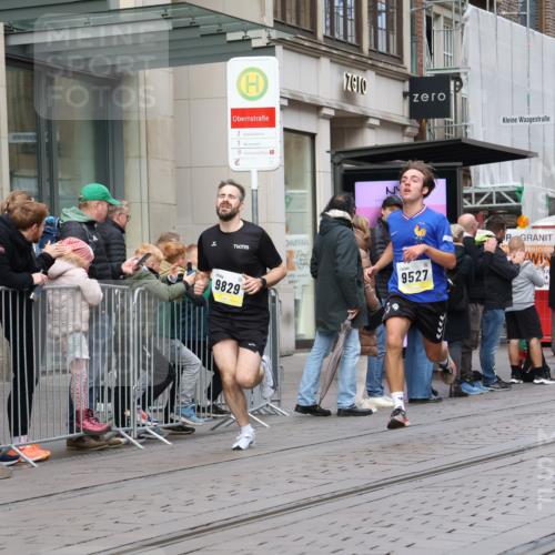 05.10.2025 - 20. swb-Marathon Bremen Strokosch-Dieckow http://msf.ph/oto/9229491 05.10.2025 10:36:29 Ziel 9429, 9829, 9833, 10425, 9429, 9829, 9833, 10425 meine-sportfotos.de