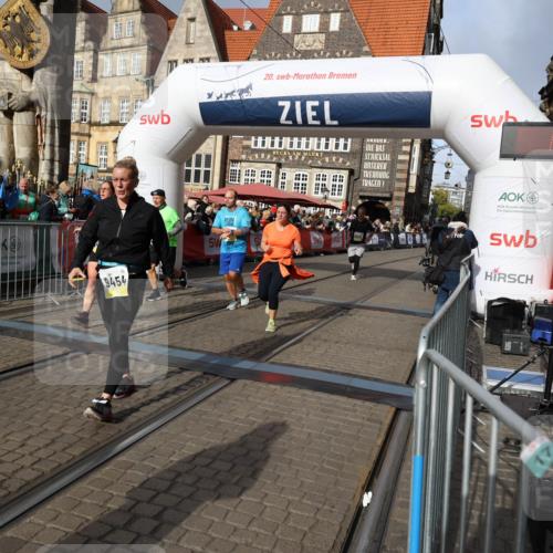 05.10.2025 - 20. swb-Marathon Bremen Yannick Fuchs http://msf.ph/oto/9229497 05.10.2025 10:59:28 Ziel 9183, 9454, 9635, 10200, 10274, 10407, 11006, 11007, 11207, 11400 meine-sportfotos.de