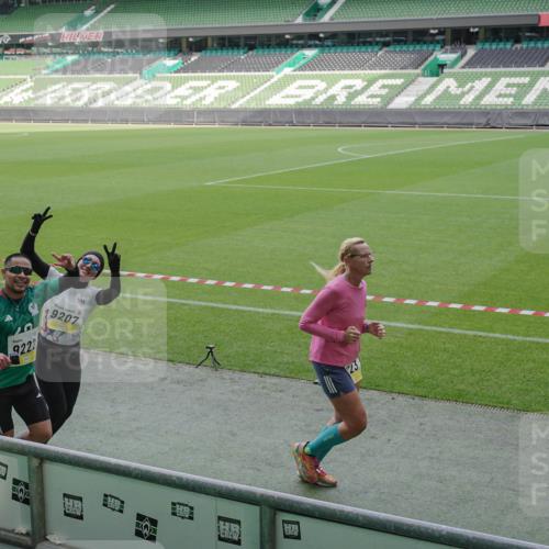 05.10.2025 - 20. swb-Marathon Bremen Michael Burmester http://msf.ph/oto/9229498 05.10.2025 10:28:12 Laufen im Stadion 1138, 7414, 9200, 9206, 9207, 9216, 9222, 9223, 9244, 9293, 9298, 9366, 9377, 9397, 9406, 9413, 9546, 9665, 9706, 9955, 10047, 10177, 10211, 10266, 10268, 10303, 10319, 10350, 10382, 10428, 10452, 10509, 10637, 10661, 10667, 10676, 10688, 10789, 10850, 10858, 10931, 10953, 11104, 11167, 11189, 11244, 11248, 11268, 11299, 11327, 11462, 11498, 11513, 11579, 11628, 11678, 11705, 9339, 9500, 9670, 9709, 9711, 10639, 10750, 10947 meine-sportfotos.de