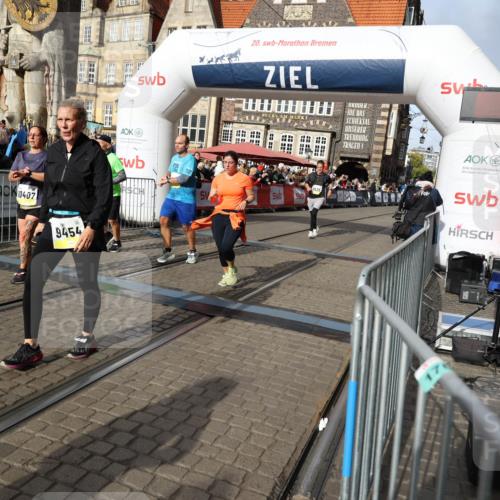 05.10.2025 - 20. swb-Marathon Bremen Yannick Fuchs http://msf.ph/oto/9229515 05.10.2025 10:59:28 Ziel 9183, 9454, 9635, 10200, 10274, 10407, 11006, 11007, 11207, 11400 meine-sportfotos.de