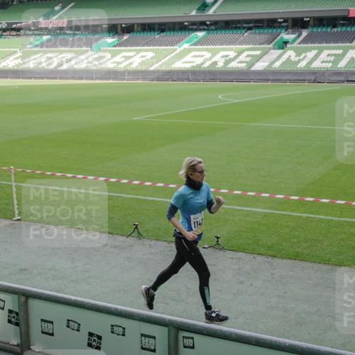 05.10.2025 - 20. swb-Marathon Bremen Michael Burmester http://msf.ph/oto/9229524 05.10.2025 10:28:14 Laufen im Stadion 1138, 7414, 9200, 9206, 9207, 9216, 9222, 9223, 9244, 9293, 9298, 9366, 9377, 9397, 9406, 9413, 9546, 9665, 9706, 9955, 10047, 10109, 10177, 10211, 10266, 10268, 10303, 10319, 10350, 10382, 10428, 10452, 10509, 10519, 10637, 10661, 10667, 10676, 10688, 10789, 10850, 10858, 10875, 10931, 10953, 10973, 11104, 11167, 11189, 11244, 11248, 11268, 11299, 11327, 11462, 11498, 11513, 11561, 11579, 11628, 11678, 11705, 9339, 9500, 9670, 9709, 9711, 10639, 10947 meine-sportfotos.de