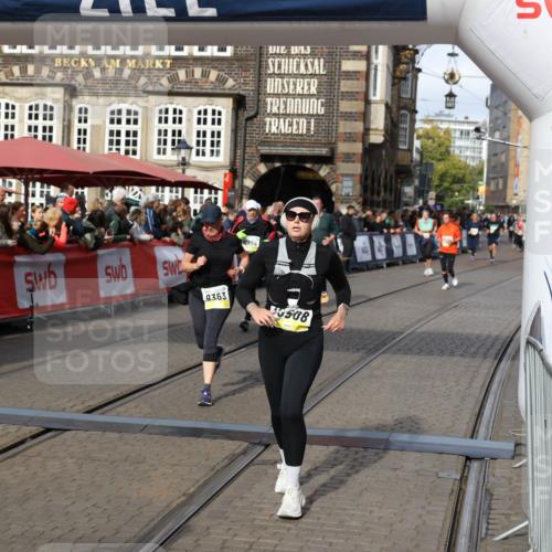 05.10.2025 - 20. swb-Marathon Bremen Yannick Fuchs http://msf.ph/oto/9229533 05.10.2025 11:02:17 Ziel 9363, 9426, 9686, 10301, 10508, 11014, 11454, 11459 meine-sportfotos.de