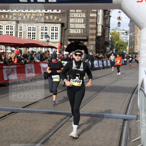 05.10.2025 - 20. swb-Marathon Bremen Yannick Fuchs http://msf.ph/oto/9229540 05.10.2025 11:02:17 Ziel 9363, 9426, 9686, 10301, 10508, 11014, 11454, 11459 meine-sportfotos.de