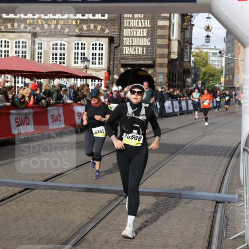 05.10.2025 - 20. swb-Marathon Bremen Yannick Fuchs http://msf.ph/oto/9229543 05.10.2025 11:02:17 Ziel 9363, 9426, 9686, 10301, 10508, 11014, 11454, 11459 meine-sportfotos.de