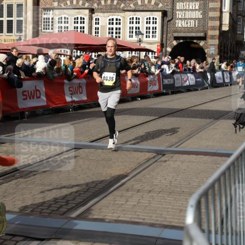 05.10.2025 - 20. swb-Marathon Bremen Yannick Fuchs http://msf.ph/oto/9229546 05.10.2025 10:59:29 Ziel 9183, 9454, 9635, 10200, 10274, 10407, 11006, 11007, 11207, 11400 meine-sportfotos.de