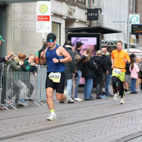 05.10.2025 - 20. swb-Marathon Bremen Strokosch-Dieckow http://msf.ph/oto/9229550 05.10.2025 10:36:34 Ziel 9429, 9480, 9833, 10425, 9429, 9480, 9833, 10425 meine-sportfotos.de