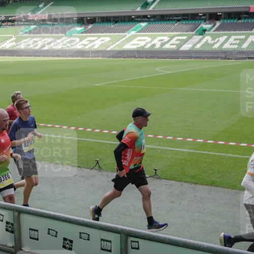 05.10.2025 - 20. swb-Marathon Bremen Michael Burmester http://msf.ph/oto/9229566 05.10.2025 10:28:16 Laufen im Stadion 1138, 7414, 9200, 9206, 9207, 9216, 9222, 9223, 9244, 9293, 9298, 9366, 9377, 9397, 9406, 9413, 9546, 9562, 9665, 9706, 9955, 10047, 10109, 10177, 10211, 10266, 10268, 10303, 10319, 10350, 10382, 10428, 10452, 10509, 10519, 10637, 10661, 10667, 10676, 10688, 10789, 10850, 10858, 10875, 10931, 10953, 10973, 11104, 11167, 11189, 11244, 11248, 11268, 11299, 11327, 11330, 11357, 11462, 11498, 11513, 11561, 11579, 11628, 11705, 9339, 9500, 9670, 9711, 10639 meine-sportfotos.de
