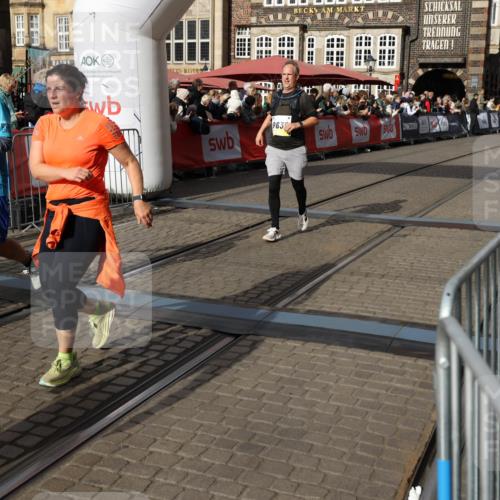 05.10.2025 - 20. swb-Marathon Bremen Yannick Fuchs http://msf.ph/oto/9229567 05.10.2025 10:59:29 Ziel 9183, 9454, 9635, 10200, 10274, 10407, 11006, 11007, 11207, 11400 meine-sportfotos.de