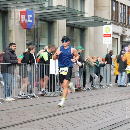 05.10.2025 - 20. swb-Marathon Bremen Strokosch-Dieckow http://msf.ph/oto/9229577 05.10.2025 10:36:35 Ziel 9429, 9480, 9833, 10425, 9429, 9480, 9833, 10425 meine-sportfotos.de