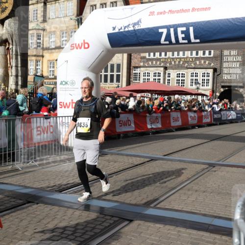 05.10.2025 - 20. swb-Marathon Bremen Yannick Fuchs http://msf.ph/oto/9229592 05.10.2025 10:59:30 Ziel 9183, 9454, 9635, 10200, 10407, 11006, 11007, 11207, 11400 meine-sportfotos.de