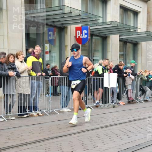 05.10.2025 - 20. swb-Marathon Bremen Strokosch-Dieckow http://msf.ph/oto/9229593 05.10.2025 10:36:36 Ziel 9429, 9480, 9833, 10425, 9429, 9480, 9833, 10425 meine-sportfotos.de