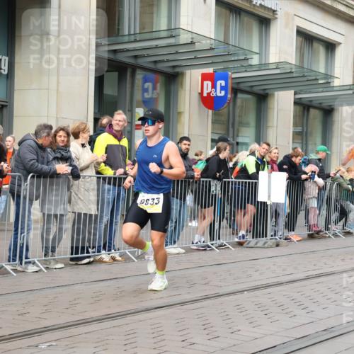 05.10.2025 - 20. swb-Marathon Bremen Strokosch-Dieckow http://msf.ph/oto/9229600 05.10.2025 10:36:36 Ziel 9429, 9480, 9833, 10425, 9429, 9480, 9833, 10425 meine-sportfotos.de