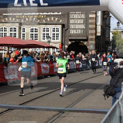 05.10.2025 - 20. swb-Marathon Bremen Yannick Fuchs http://msf.ph/oto/9229623 05.10.2025 10:59:34 Ziel 9635, 9737, 10391, 10809, 11006, 11007, 11728 meine-sportfotos.de