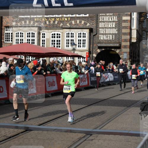 05.10.2025 - 20. swb-Marathon Bremen Yannick Fuchs http://msf.ph/oto/9229629 05.10.2025 10:59:34 Ziel 9635, 9737, 10391, 10809, 11006, 11007, 11728 meine-sportfotos.de