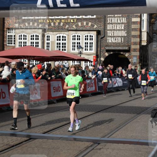05.10.2025 - 20. swb-Marathon Bremen Yannick Fuchs http://msf.ph/oto/9229636 05.10.2025 10:59:34 Ziel 9635, 9737, 10391, 10809, 11006, 11007, 11728 meine-sportfotos.de