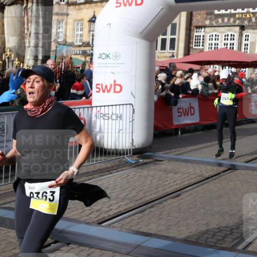 05.10.2025 - 20. swb-Marathon Bremen Yannick Fuchs http://msf.ph/oto/9229640 05.10.2025 11:02:19 Ziel 9363, 9426, 9686, 10301, 10508, 11014, 11340, 11454, 11459, 11646 meine-sportfotos.de