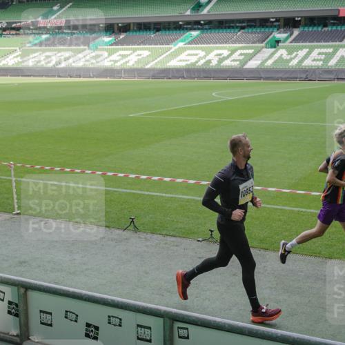05.10.2025 - 20. swb-Marathon Bremen Michael Burmester http://msf.ph/oto/9229641 05.10.2025 10:28:20 Laufen im Stadion 1138, 7414, 9200, 9206, 9207, 9216, 9222, 9223, 9244, 9293, 9298, 9366, 9377, 9397, 9406, 9413, 9546, 9562, 9665, 9706, 9810, 9955, 10047, 10109, 10177, 10211, 10266, 10268, 10303, 10319, 10350, 10382, 10428, 10509, 10519, 10661, 10667, 10676, 10688, 10789, 10850, 10858, 10875, 10931, 10953, 10973, 11104, 11167, 11189, 11244, 11248, 11268, 11299, 11327, 11330, 11357, 11462, 11498, 11513, 11561, 11579, 11628, 11705, 9339, 9670, 10452, 10637 meine-sportfotos.de