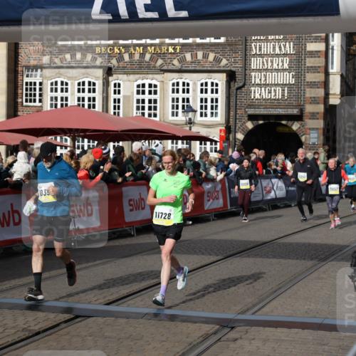 05.10.2025 - 20. swb-Marathon Bremen Yannick Fuchs http://msf.ph/oto/9229642 05.10.2025 10:59:35 Ziel 9635, 9737, 10391, 10809, 11657, 11728 meine-sportfotos.de