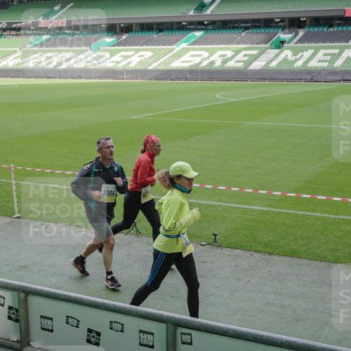 05.10.2025 - 20. swb-Marathon Bremen Michael Burmester http://msf.ph/oto/9229653 05.10.2025 10:28:21 Laufen im Stadion 1138, 7414, 9200, 9206, 9207, 9216, 9222, 9223, 9244, 9293, 9298, 9366, 9377, 9397, 9404, 9406, 9413, 9546, 9562, 9665, 9706, 9810, 9955, 10047, 10109, 10131, 10177, 10211, 10266, 10268, 10303, 10319, 10350, 10382, 10428, 10509, 10519, 10661, 10667, 10676, 10688, 10789, 10850, 10858, 10875, 10931, 10953, 10973, 11104, 11167, 11189, 11244, 11248, 11268, 11299, 11327, 11330, 11357, 11462, 11498, 11513, 11561, 11579, 11628, 11705, 9339, 9670, 10452, 10637 meine-sportfotos.de
