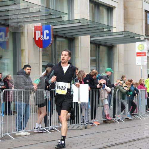 05.10.2025 - 20. swb-Marathon Bremen Strokosch-Dieckow http://msf.ph/oto/9229662 05.10.2025 10:36:42 Ziel 9429, 9480, 9429, 9480 meine-sportfotos.de