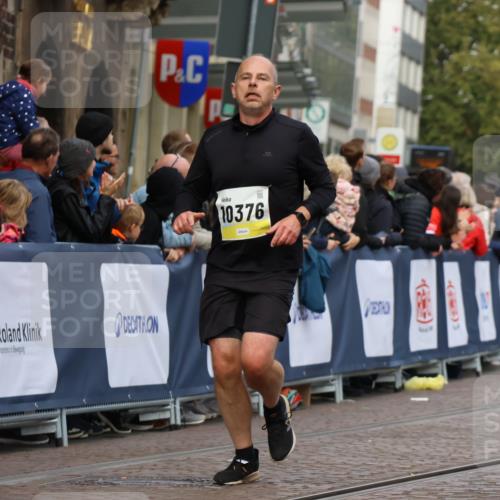 05.10.2025 - 20. swb-Marathon Bremen Strokosch-Dieckow http://msf.ph/oto/9229663 05.10.2025 10:51:22 Ziel 10321, 10376, 10556, 11177 meine-sportfotos.de
