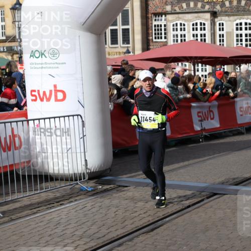 05.10.2025 - 20. swb-Marathon Bremen Yannick Fuchs http://msf.ph/oto/9229666 05.10.2025 11:02:20 Ziel 9363, 9426, 10301, 10508, 11014, 11340, 11454, 11646 meine-sportfotos.de