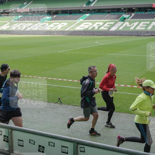 05.10.2025 - 20. swb-Marathon Bremen Michael Burmester http://msf.ph/oto/9229668 05.10.2025 10:28:22 Laufen im Stadion 1138, 7414, 9200, 9206, 9207, 9216, 9222, 9223, 9244, 9293, 9298, 9366, 9377, 9397, 9404, 9406, 9413, 9546, 9562, 9665, 9706, 9810, 9955, 10047, 10109, 10131, 10177, 10211, 10266, 10268, 10303, 10319, 10350, 10382, 10428, 10509, 10519, 10661, 10667, 10676, 10688, 10789, 10850, 10858, 10875, 10931, 10953, 10973, 11104, 11167, 11189, 11244, 11248, 11268, 11299, 11327, 11330, 11357, 11462, 11498, 11513, 11561, 11579, 11628, 11705, 9339, 9670, 10452, 10637, 10676 meine-sportfotos.de