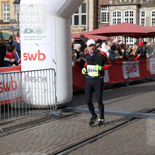 05.10.2025 - 20. swb-Marathon Bremen Yannick Fuchs http://msf.ph/oto/9229671 05.10.2025 11:02:20 Ziel 9363, 9426, 10301, 10508, 11014, 11340, 11454, 11646 meine-sportfotos.de