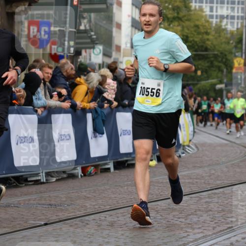 05.10.2025 - 20. swb-Marathon Bremen Strokosch-Dieckow http://msf.ph/oto/9229677 05.10.2025 10:51:23 Ziel 10321, 10376, 10556, 11177 meine-sportfotos.de