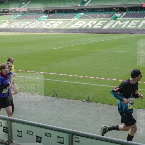 05.10.2025 - 20. swb-Marathon Bremen Michael Burmester http://msf.ph/oto/9229680 05.10.2025 10:28:23 Laufen im Stadion 1138, 7414, 9200, 9206, 9207, 9216, 9222, 9223, 9244, 9293, 9298, 9366, 9377, 9397, 9404, 9406, 9413, 9546, 9562, 9665, 9706, 9810, 9955, 10047, 10109, 10131, 10177, 10211, 10266, 10268, 10303, 10319, 10350, 10382, 10428, 10509, 10519, 10661, 10667, 10688, 10789, 10850, 10858, 10875, 10931, 10953, 10973, 11104, 11167, 11189, 11244, 11248, 11268, 11299, 11327, 11330, 11357, 11462, 11498, 11513, 11561, 11579, 11628, 11705, 9670, 10452, 10637, 10676, 11167 meine-sportfotos.de
