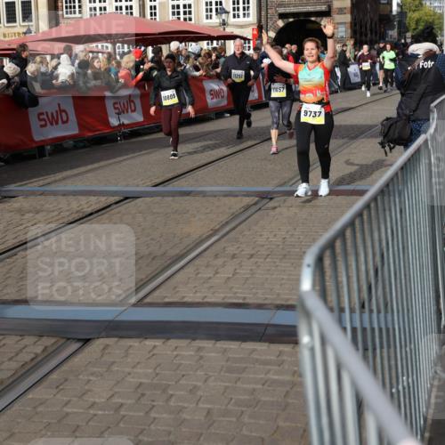 05.10.2025 - 20. swb-Marathon Bremen Yannick Fuchs http://msf.ph/oto/9229681 05.10.2025 10:59:37 Ziel 9737, 10391, 10809, 11251, 11657, 11728 meine-sportfotos.de