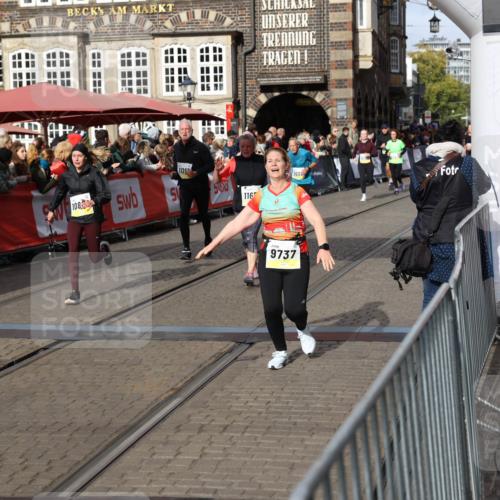 05.10.2025 - 20. swb-Marathon Bremen Yannick Fuchs http://msf.ph/oto/9229689 05.10.2025 10:59:37 Ziel 9737, 10391, 10809, 11251, 11657, 11728 meine-sportfotos.de