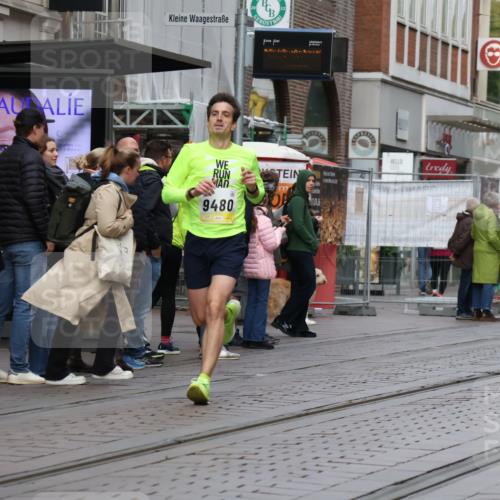 05.10.2025 - 20. swb-Marathon Bremen Strokosch-Dieckow http://msf.ph/oto/9229691 05.10.2025 10:36:52 Ziel 9480, 9565, 10704, 11213, 9480, 9565, 10704, 11213 meine-sportfotos.de
