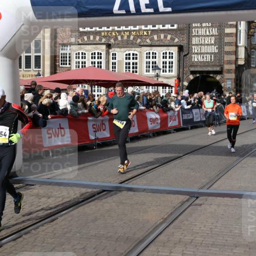 05.10.2025 - 20. swb-Marathon Bremen Yannick Fuchs http://msf.ph/oto/9229703 05.10.2025 11:02:21 Ziel 9363, 10130, 10508, 11014, 11340, 11454, 11646 meine-sportfotos.de
