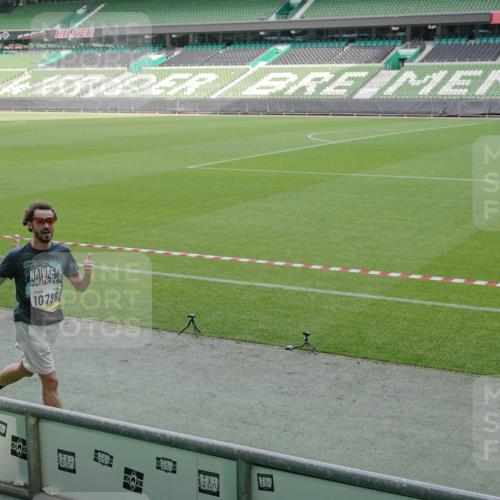 05.10.2025 - 20. swb-Marathon Bremen Michael Burmester http://msf.ph/oto/9229715 05.10.2025 10:28:25 Laufen im Stadion 1138, 7414, 9200, 9206, 9207, 9216, 9222, 9223, 9244, 9293, 9298, 9366, 9377, 9397, 9404, 9406, 9413, 9546, 9562, 9665, 9706, 9810, 9955, 10047, 10109, 10131, 10177, 10211, 10266, 10268, 10303, 10319, 10350, 10382, 10428, 10509, 10519, 10661, 10667, 10688, 10789, 10850, 10858, 10875, 10931, 10953, 10973, 11104, 11189, 11244, 11248, 11268, 11299, 11327, 11330, 11357, 11462, 11498, 11513, 11561, 11579, 11628, 11705, 10452, 10637, 10676, 11167 meine-sportfotos.de