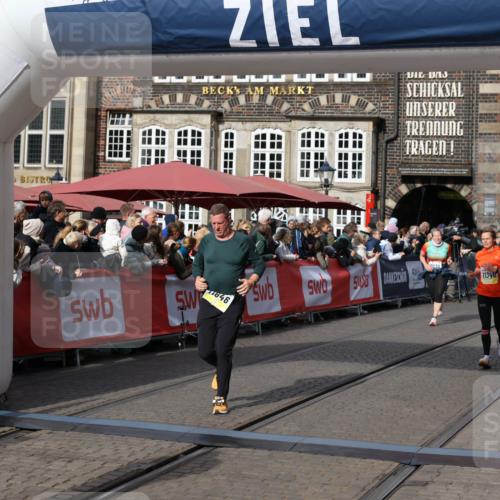 05.10.2025 - 20. swb-Marathon Bremen Yannick Fuchs http://msf.ph/oto/9229725 05.10.2025 11:02:21 Ziel 9363, 10130, 10508, 11014, 11340, 11454, 11646 meine-sportfotos.de
