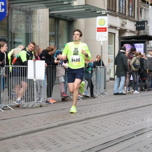 05.10.2025 - 20. swb-Marathon Bremen Strokosch-Dieckow http://msf.ph/oto/9229727 05.10.2025 10:36:54 Ziel 9480, 9565, 10704, 11213, 9480, 9565, 10704, 11213 meine-sportfotos.de