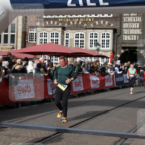 05.10.2025 - 20. swb-Marathon Bremen Yannick Fuchs http://msf.ph/oto/9229731 05.10.2025 11:02:21 Ziel 9363, 10130, 10508, 11014, 11340, 11454, 11646 meine-sportfotos.de