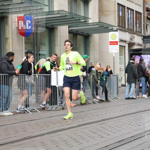 05.10.2025 - 20. swb-Marathon Bremen Strokosch-Dieckow http://msf.ph/oto/9229739 05.10.2025 10:36:54 Ziel 9480, 9565, 10704, 11213, 9480, 9565, 10704, 11213 meine-sportfotos.de
