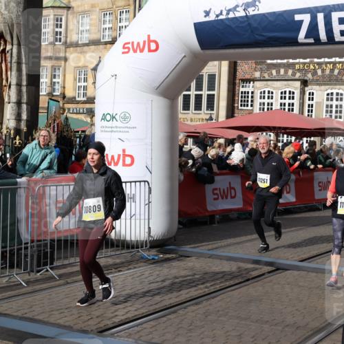 05.10.2025 - 20. swb-Marathon Bremen Yannick Fuchs http://msf.ph/oto/9229740 05.10.2025 10:59:39 Ziel 9609, 9737, 10391, 10809, 11251, 11657, 11728 meine-sportfotos.de