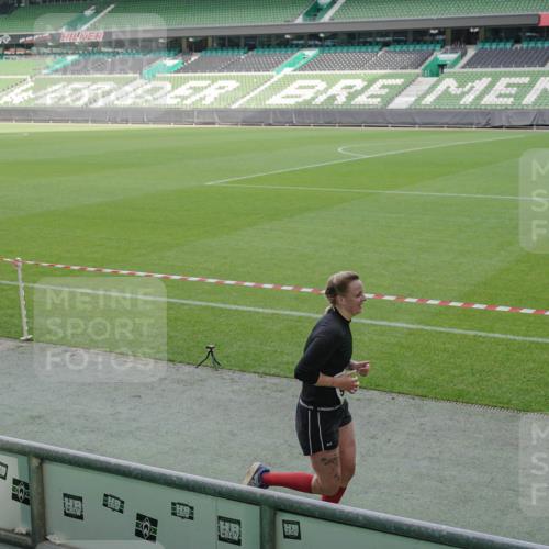 05.10.2025 - 20. swb-Marathon Bremen Michael Burmester http://msf.ph/oto/9229743 05.10.2025 10:28:27 Laufen im Stadion 1138, 7414, 9200, 9206, 9207, 9216, 9222, 9223, 9244, 9293, 9298, 9366, 9377, 9397, 9404, 9406, 9413, 9546, 9562, 9665, 9706, 9810, 9955, 10047, 10109, 10131, 10177, 10211, 10266, 10268, 10303, 10319, 10350, 10382, 10428, 10509, 10519, 10661, 10667, 10688, 10789, 10850, 10858, 10875, 10931, 10953, 10973, 11104, 11189, 11244, 11248, 11268, 11327, 11330, 11357, 11462, 11498, 11513, 11561, 11579, 11628, 11705, 10452, 10637, 10676, 11167 meine-sportfotos.de