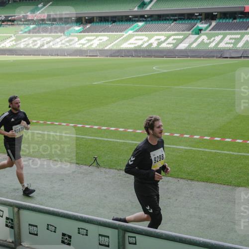 05.10.2025 - 20. swb-Marathon Bremen Michael Burmester http://msf.ph/oto/9229748 05.10.2025 10:28:28 Laufen im Stadion 1138, 7414, 9200, 9206, 9207, 9216, 9222, 9223, 9244, 9293, 9298, 9366, 9377, 9397, 9404, 9406, 9413, 9546, 9562, 9665, 9706, 9810, 9955, 10047, 10109, 10131, 10177, 10211, 10266, 10268, 10303, 10319, 10350, 10382, 10428, 10509, 10519, 10661, 10667, 10688, 10789, 10850, 10858, 10875, 10931, 10953, 10973, 11104, 11189, 11244, 11248, 11268, 11327, 11330, 11357, 11462, 11498, 11513, 11561, 11579, 11628, 11705, 10452, 10637, 10676, 11167 meine-sportfotos.de