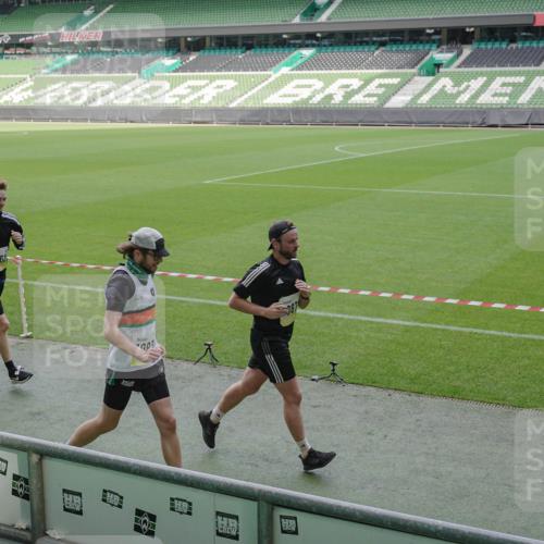 05.10.2025 - 20. swb-Marathon Bremen Michael Burmester http://msf.ph/oto/9229769 05.10.2025 10:28:29 Laufen im Stadion 1138, 7414, 9200, 9206, 9207, 9216, 9222, 9223, 9244, 9293, 9298, 9366, 9377, 9397, 9404, 9406, 9413, 9546, 9562, 9665, 9706, 9810, 9955, 10047, 10109, 10131, 10177, 10211, 10266, 10268, 10303, 10319, 10350, 10382, 10428, 10509, 10519, 10661, 10667, 10688, 10789, 10850, 10858, 10875, 10931, 10953, 10973, 11104, 11189, 11244, 11248, 11268, 11327, 11330, 11357, 11498, 11513, 11561, 11579, 11628, 11705, 9546, 10452, 10637, 10676, 11167 meine-sportfotos.de