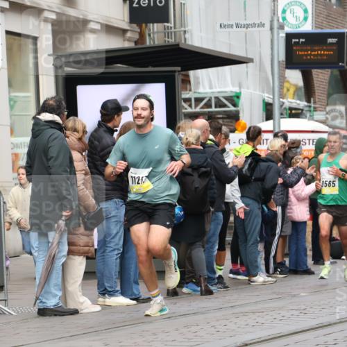 05.10.2025 - 20. swb-Marathon Bremen Strokosch-Dieckow http://msf.ph/oto/9229774 05.10.2025 10:37:04 Ziel 9565, 9586, 10358, 10704, 11021, 11213, 9565, 9586, 10358, 10704, 11021, 11213 meine-sportfotos.de