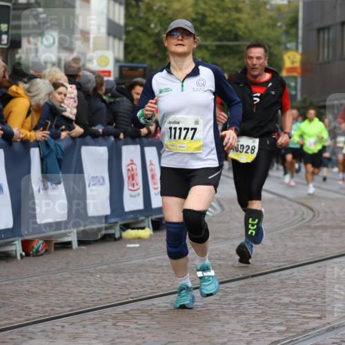 05.10.2025 - 20. swb-Marathon Bremen Strokosch-Dieckow http://msf.ph/oto/9229776 05.10.2025 10:51:25 Ziel 10321, 10376, 10556, 11177 meine-sportfotos.de