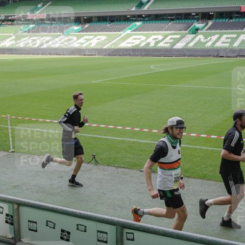 05.10.2025 - 20. swb-Marathon Bremen Michael Burmester http://msf.ph/oto/9229786 05.10.2025 10:28:29 Laufen im Stadion 1138, 7414, 9200, 9206, 9207, 9216, 9222, 9223, 9244, 9293, 9298, 9366, 9377, 9397, 9404, 9406, 9413, 9546, 9562, 9665, 9706, 9810, 9955, 10047, 10109, 10131, 10177, 10211, 10266, 10268, 10303, 10319, 10350, 10382, 10428, 10509, 10519, 10661, 10667, 10688, 10789, 10850, 10858, 10875, 10931, 10953, 10973, 11104, 11189, 11244, 11248, 11268, 11327, 11330, 11357, 11498, 11513, 11561, 11579, 11628, 11705, 9546, 10452, 10637, 10676, 11167 meine-sportfotos.de
