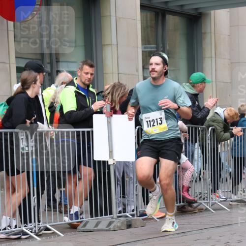 05.10.2025 - 20. swb-Marathon Bremen Strokosch-Dieckow http://msf.ph/oto/9229797 05.10.2025 10:37:05 Ziel 9565, 9586, 10358, 10704, 11021, 11213, 9565, 9586, 10358, 10704, 11021, 11213 meine-sportfotos.de